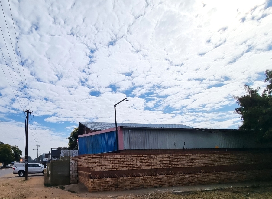 Commercial Property for Sale in Lower Bo-dorp North West